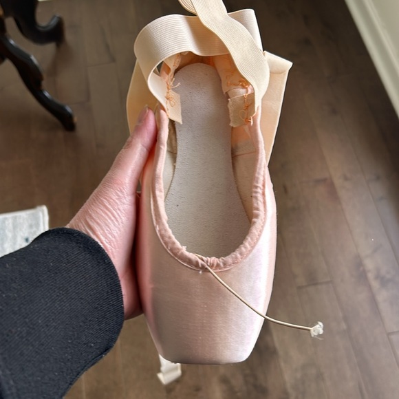 NEW! Suffolk Stellar Ballet Pointe Shoes, Size 6XXX - Picture 6 of 8